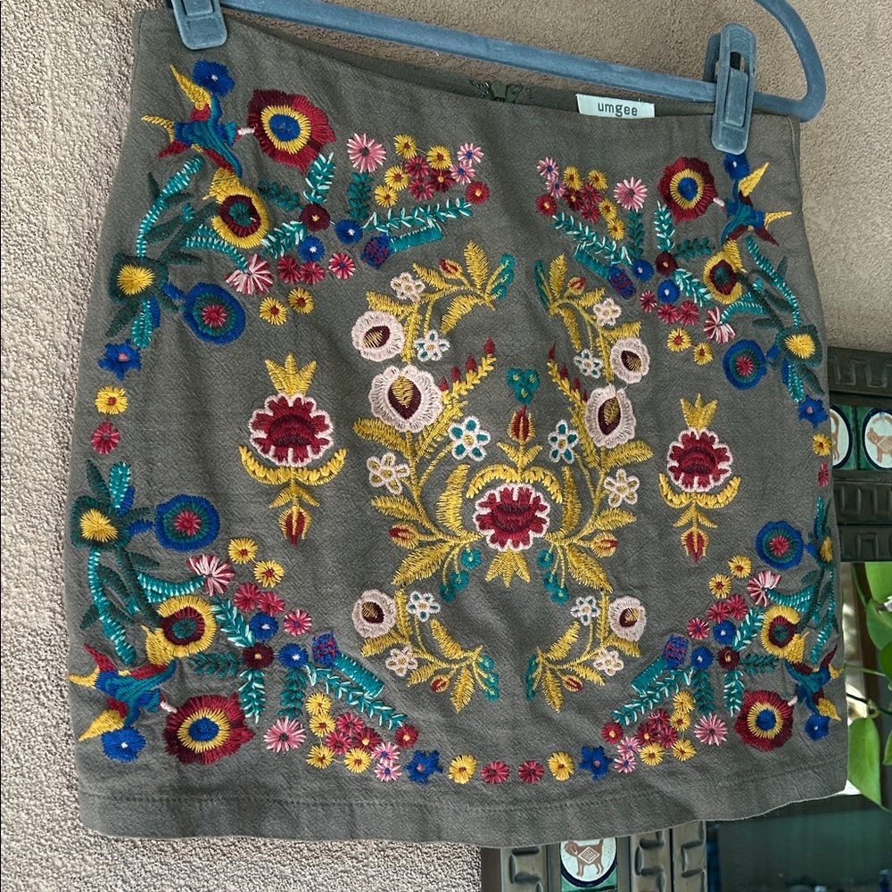Umgee Women's Floral Embroidered Mini Skirt - Army Green Linen Type Size Small